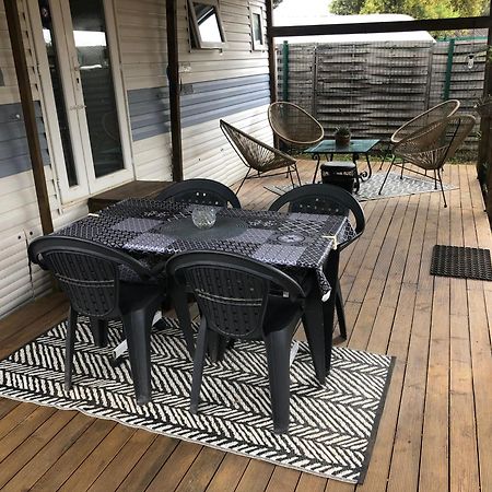Mobilhome A Frejus A 15 Minute De La Mer Sur Terrain Independant Zewnętrze zdjęcie