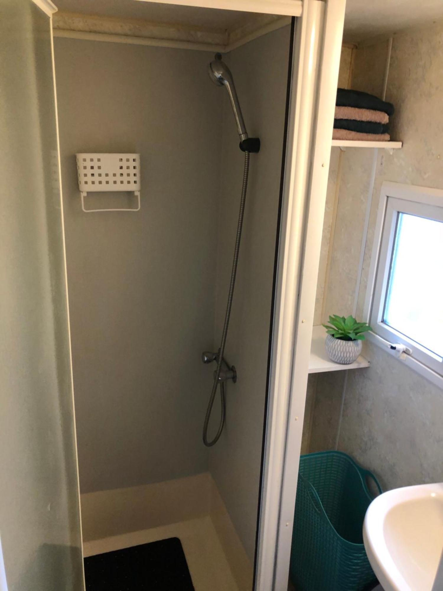 Mobilhome A Frejus A 15 Minute De La Mer Sur Terrain Independant Zewnętrze zdjęcie