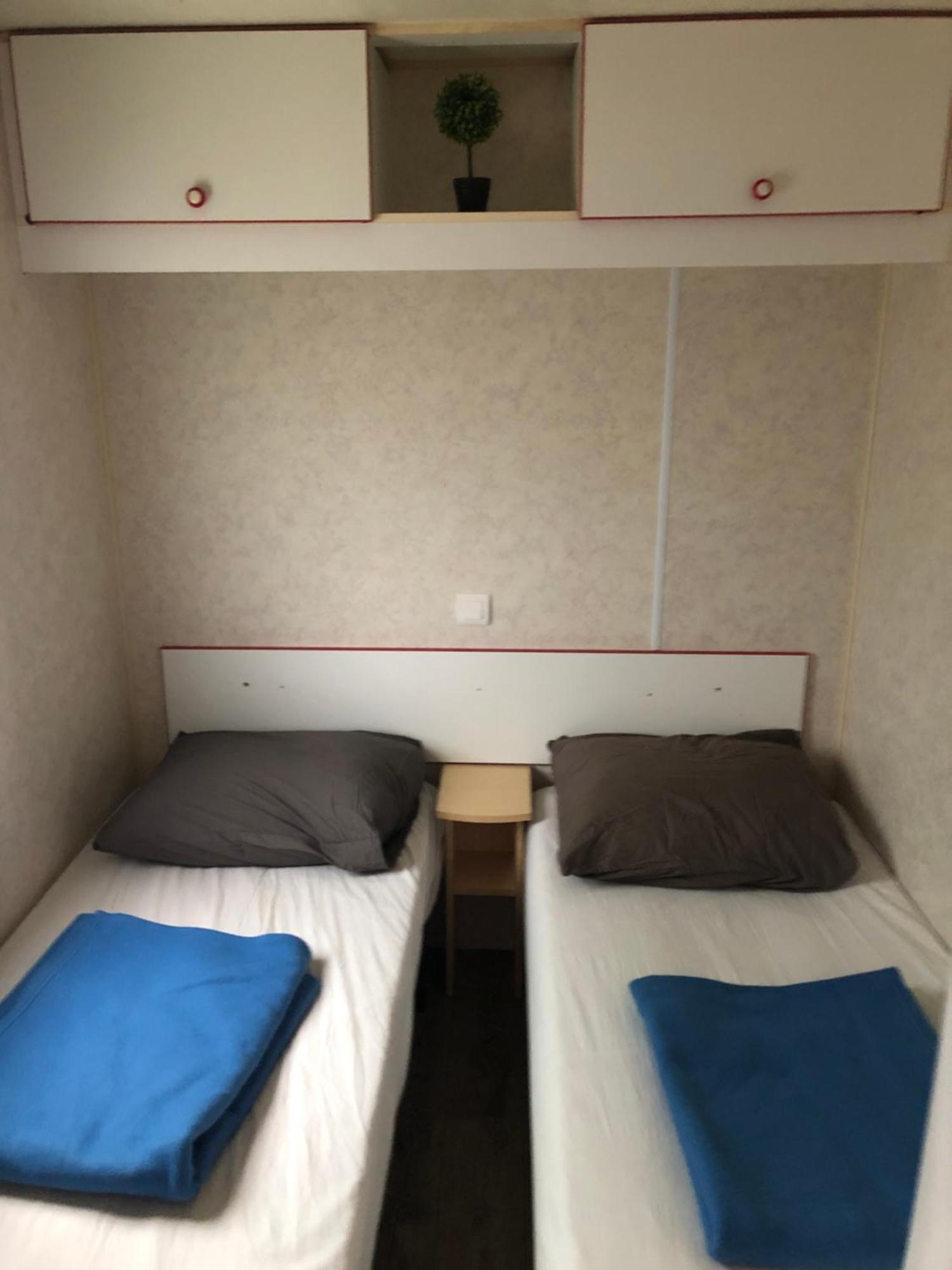 Mobilhome A Frejus A 15 Minute De La Mer Sur Terrain Independant Zewnętrze zdjęcie