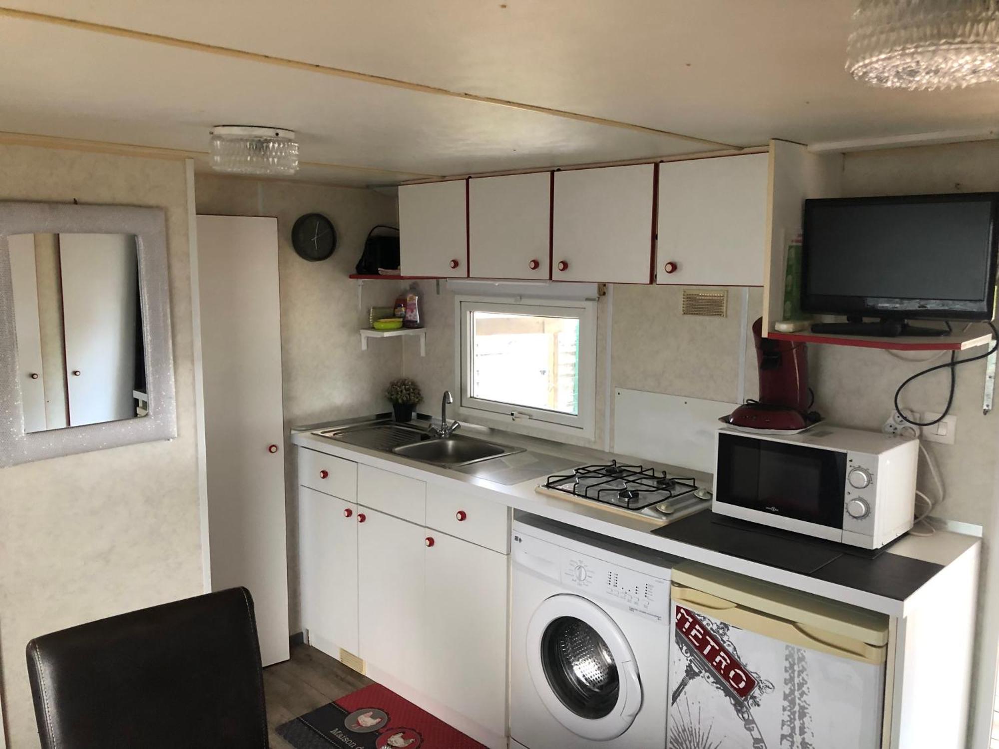 Mobilhome A Frejus A 15 Minute De La Mer Sur Terrain Independant Zewnętrze zdjęcie